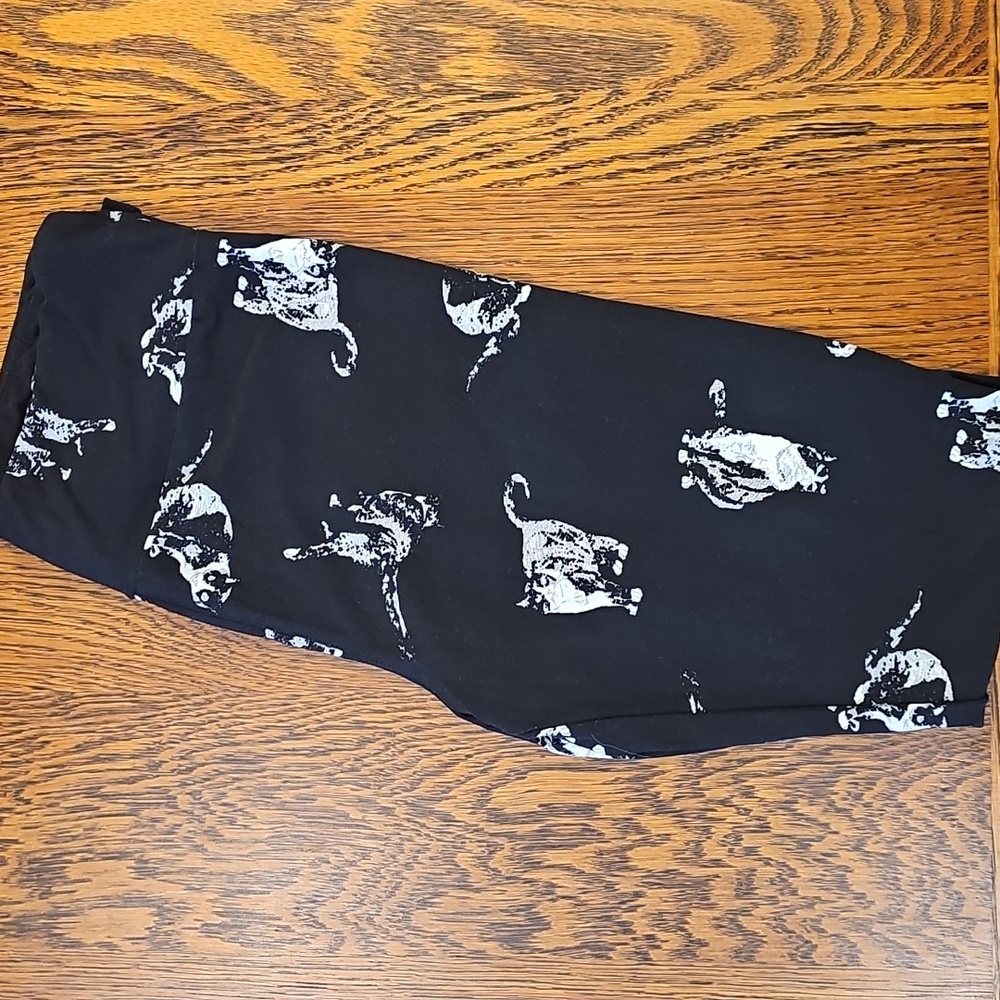 LuLaRoe Black O/S Tuxedo Kitty Leggings